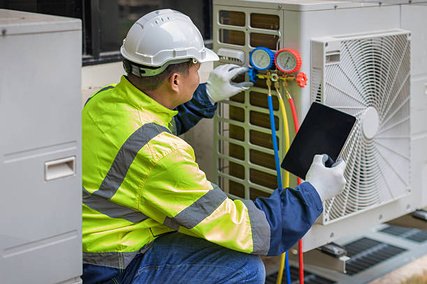Professional Hvac technician working in Pawleys Island, SC